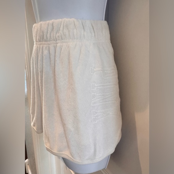 🔥HP🔥NWOT - PINK Victoria's Secret Beach Terry Varsity Shorts in White Size Large - Picture 9 of 16